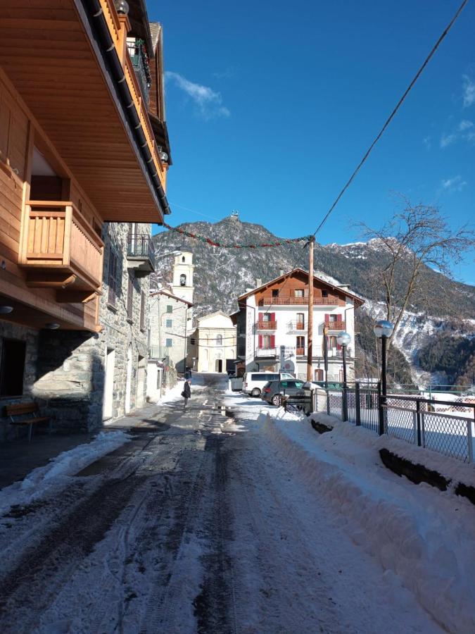 Grazioso Trilocale Con Ampia Terrazza Apartment Chiesa in Valmalenco Bagian luar foto