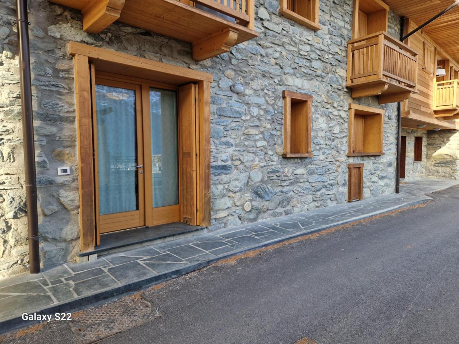 Grazioso Trilocale Con Ampia Terrazza Apartment Chiesa in Valmalenco Bagian luar foto