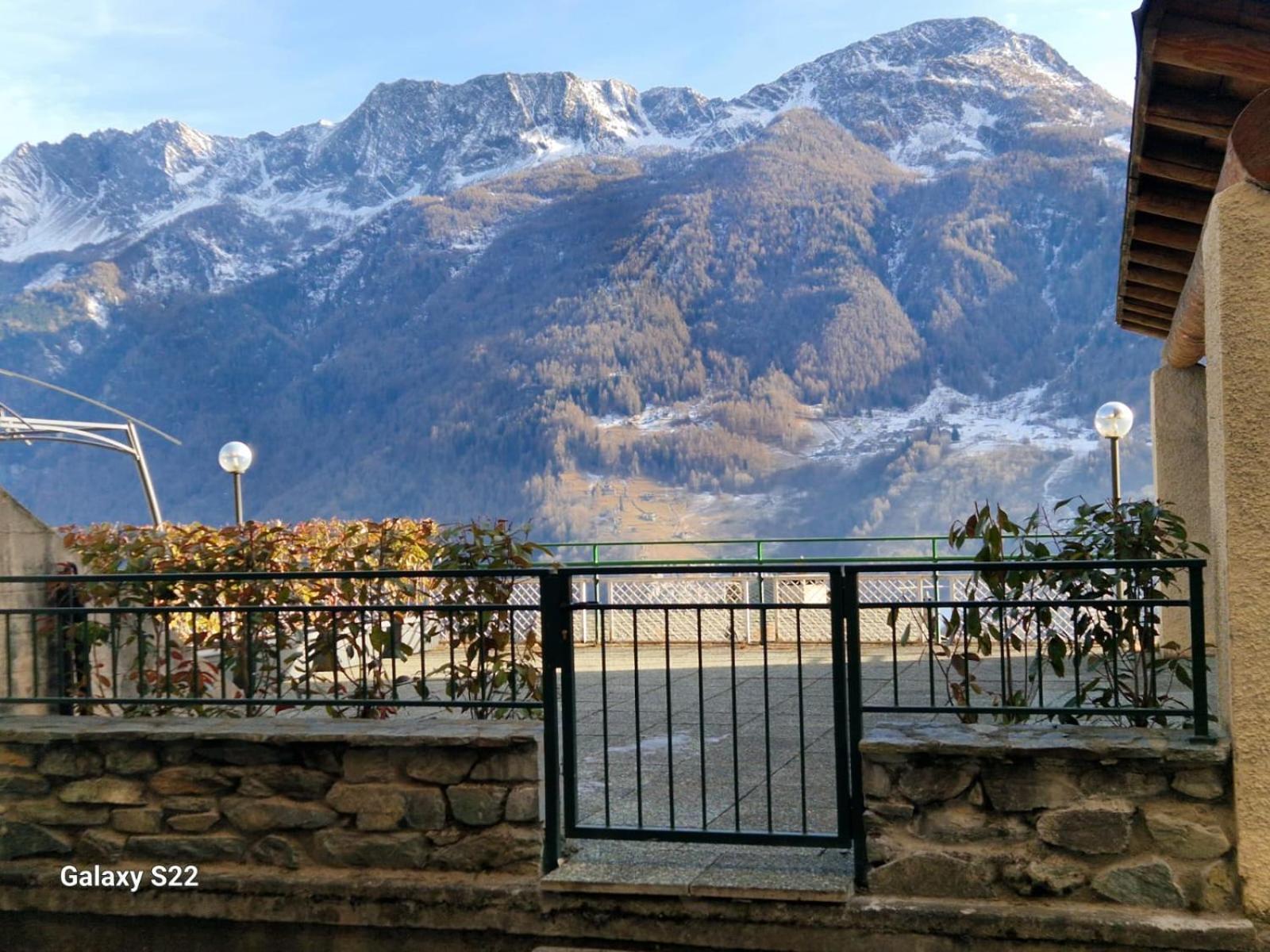 Grazioso Trilocale Con Ampia Terrazza Apartment Chiesa in Valmalenco Bagian luar foto