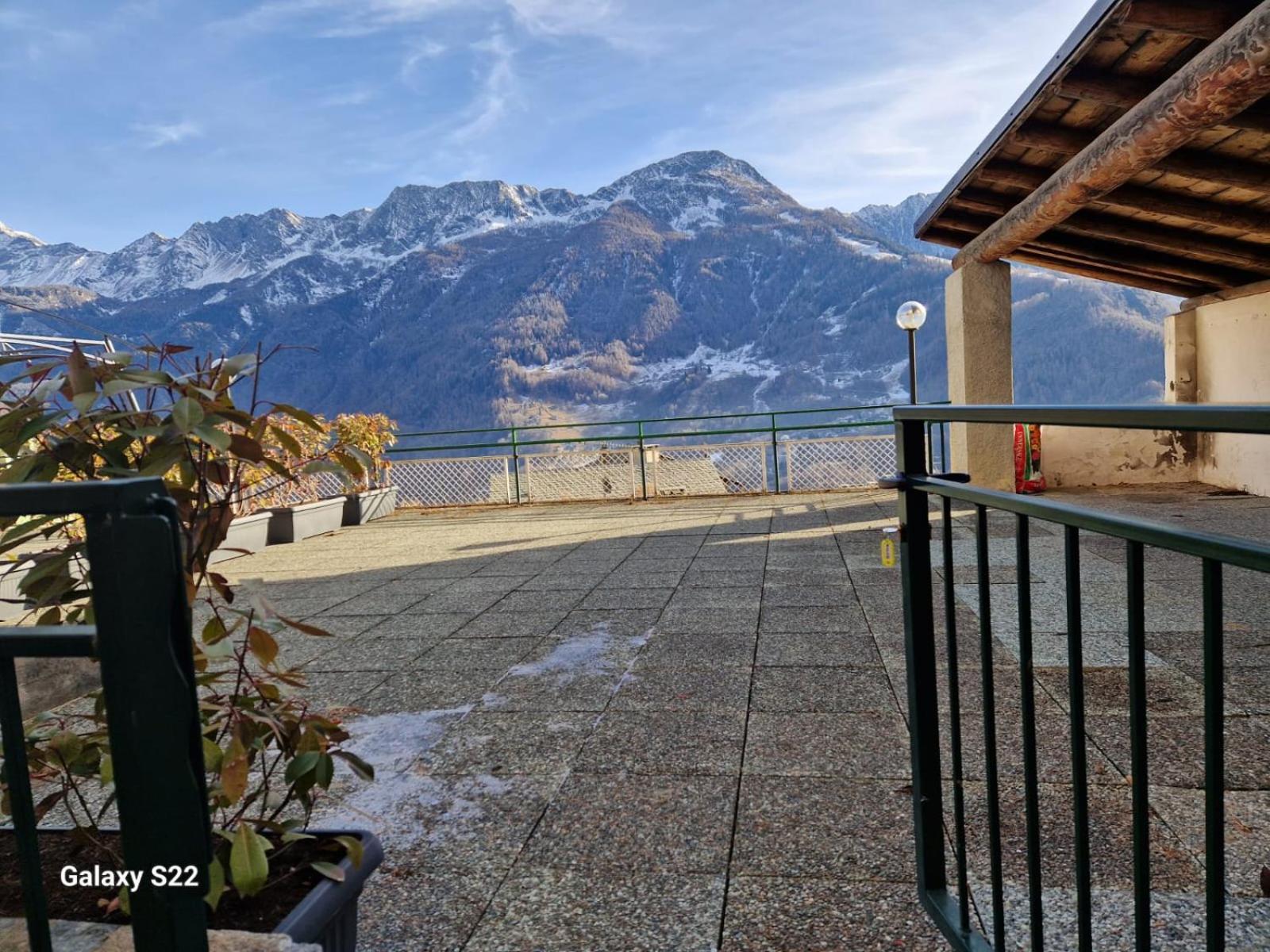 Grazioso Trilocale Con Ampia Terrazza Apartment Chiesa in Valmalenco Bagian luar foto
